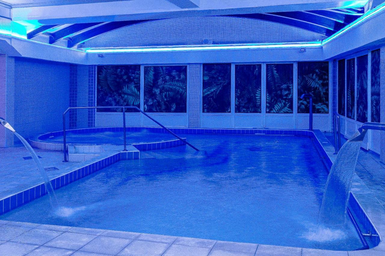 Aqua Blue Hotel Hajdúszoboszló Buitenkant foto