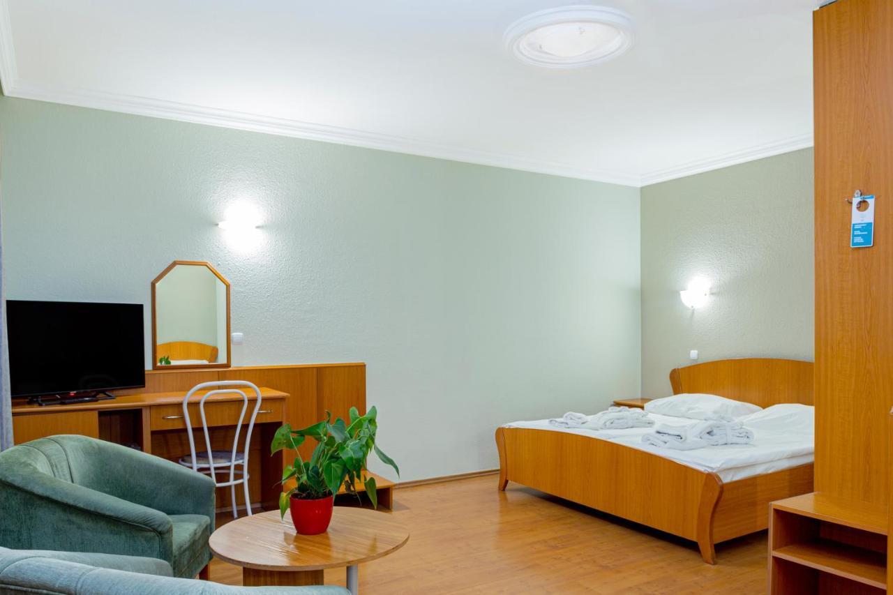 Aqua Blue Hotel Hajdúszoboszló Buitenkant foto